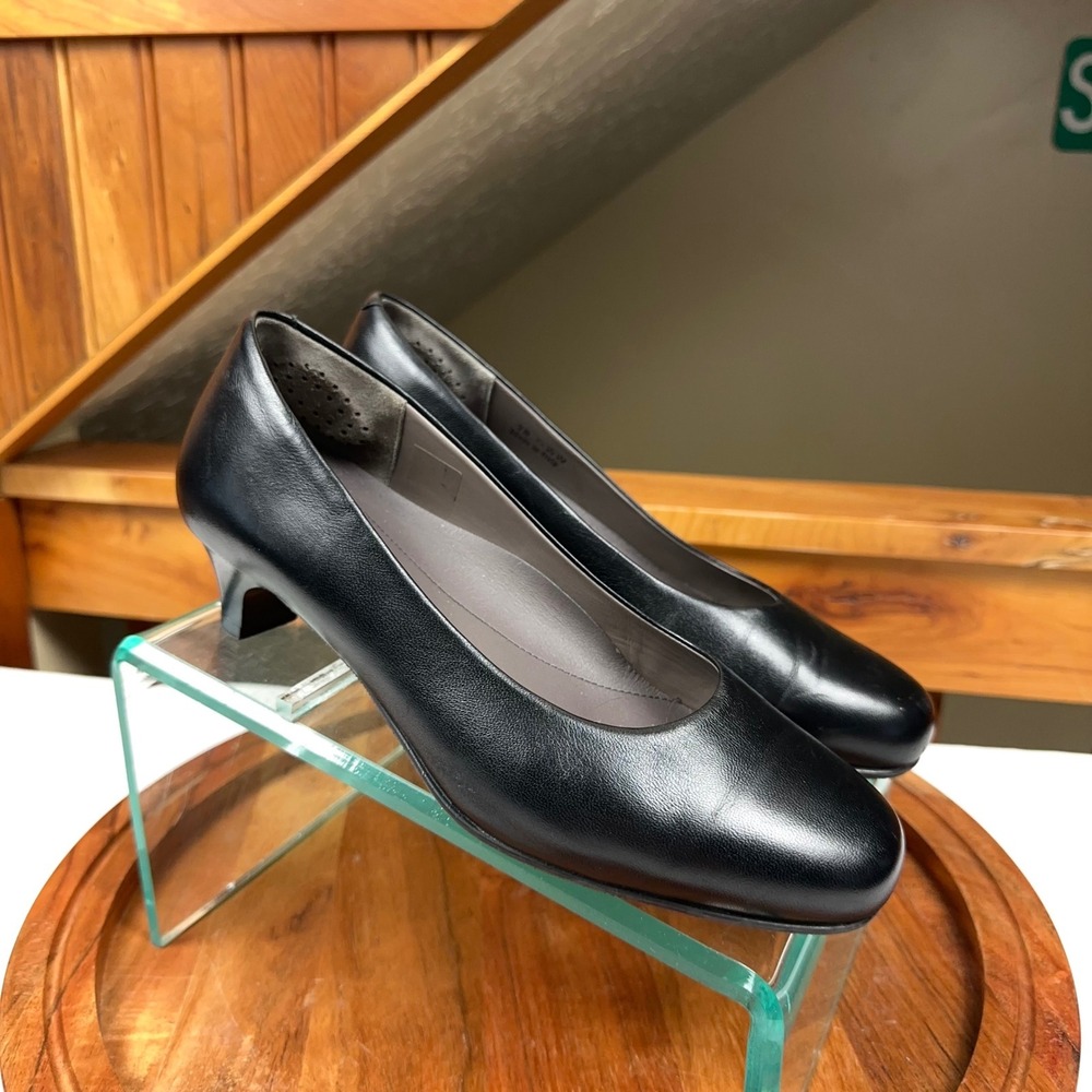 SAS Women Black Leather Round Toe Kitten Heel Pumps Made in Italy Size 7.5 WW